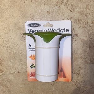 NWT Veggie Wedgie BY Microplane